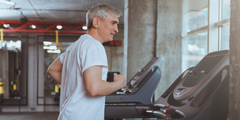 Man-doing-cardio-exercises-for-healthy-heart